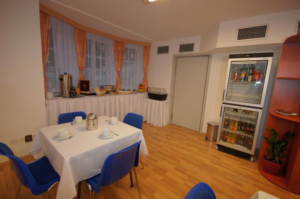 Hotel Garni Rambousek Прага Экстерьер фото