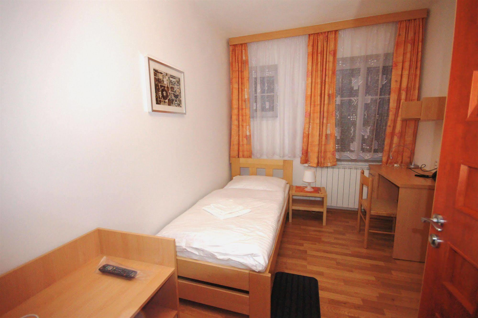 Hotel Garni Rambousek Прага Экстерьер фото