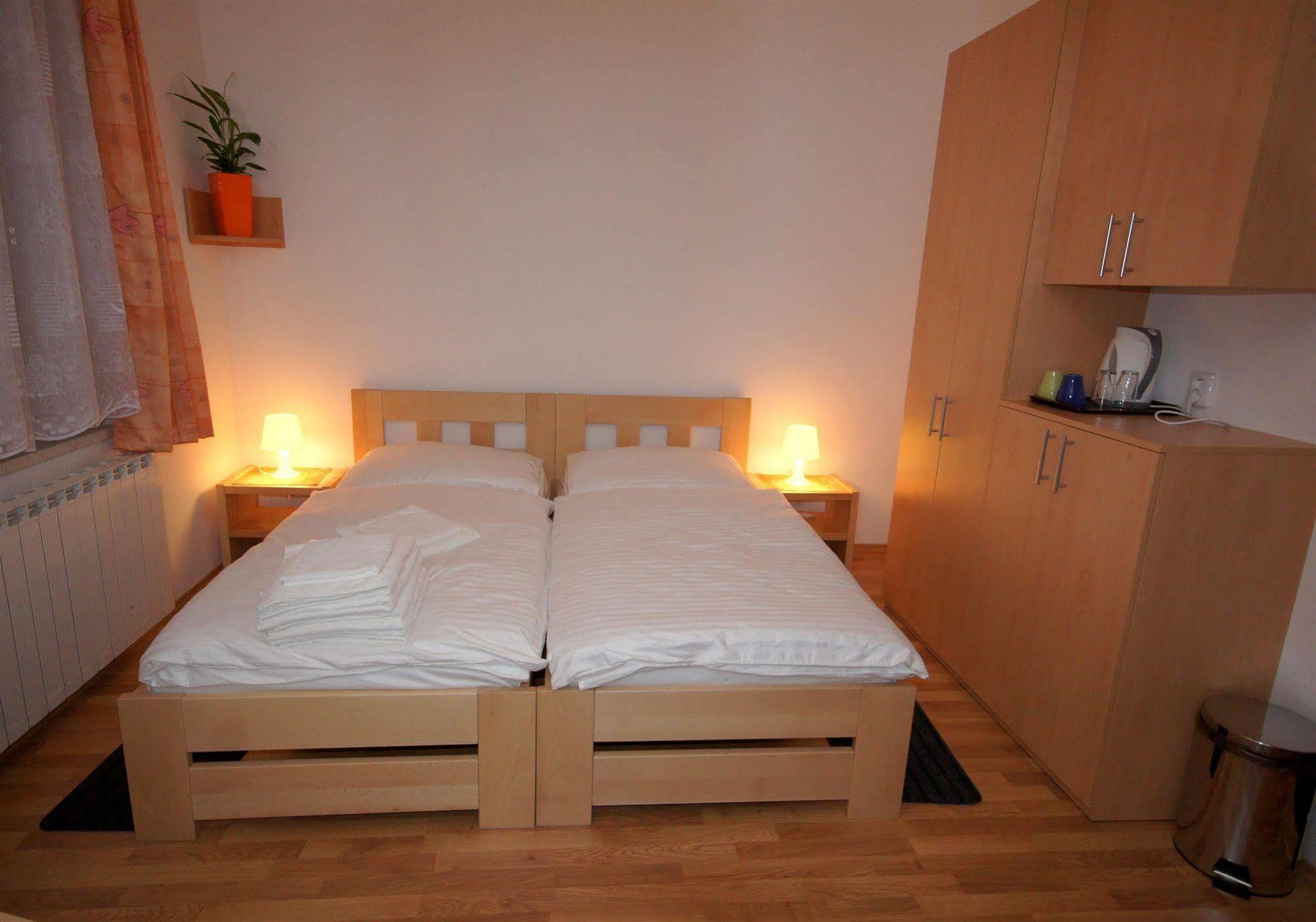 Hotel Garni Rambousek Прага Экстерьер фото